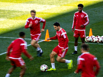 加拿大国家男子足球队队员在训练中