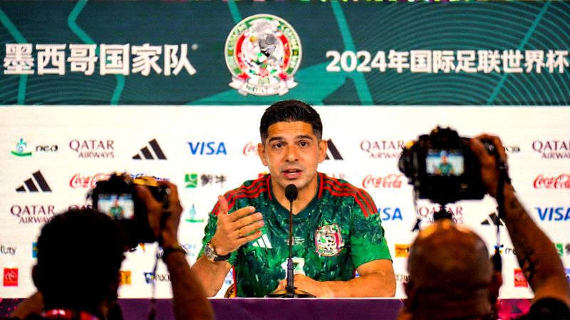 墨西哥队球星在新闻发布会上发言